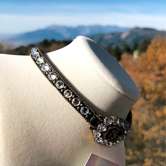Gucci: Crystals Embellished Double GG Antique Calfskin Choker Necklace - Picture 11 of 15